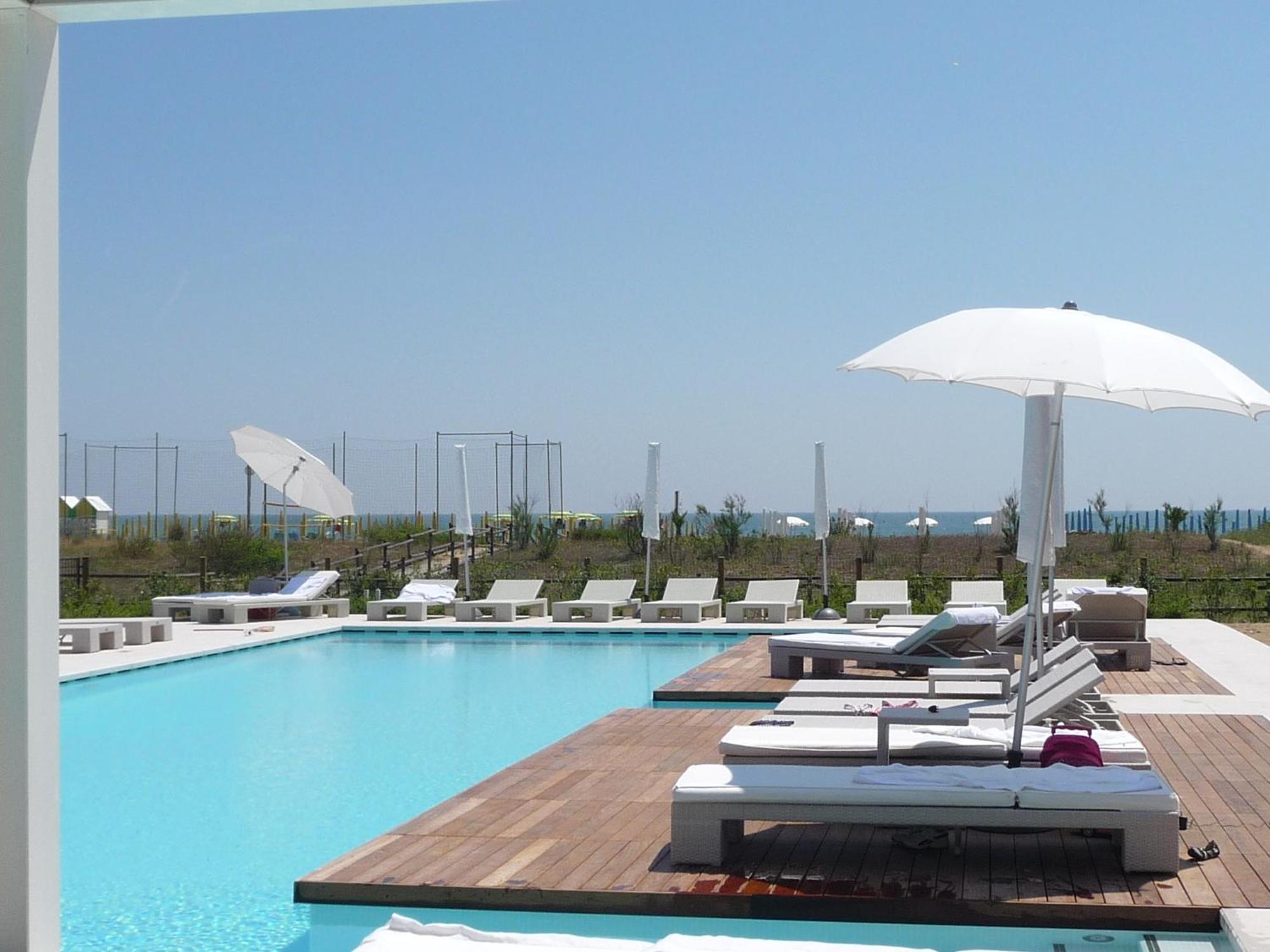 Hotel Mediterraneo Suite&Residence 리도 디 예솔로 외부 사진